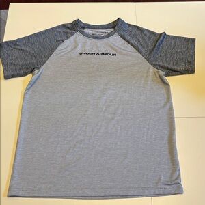 Boys Under Armour Heather Gray Raglan Tee, size youth large
